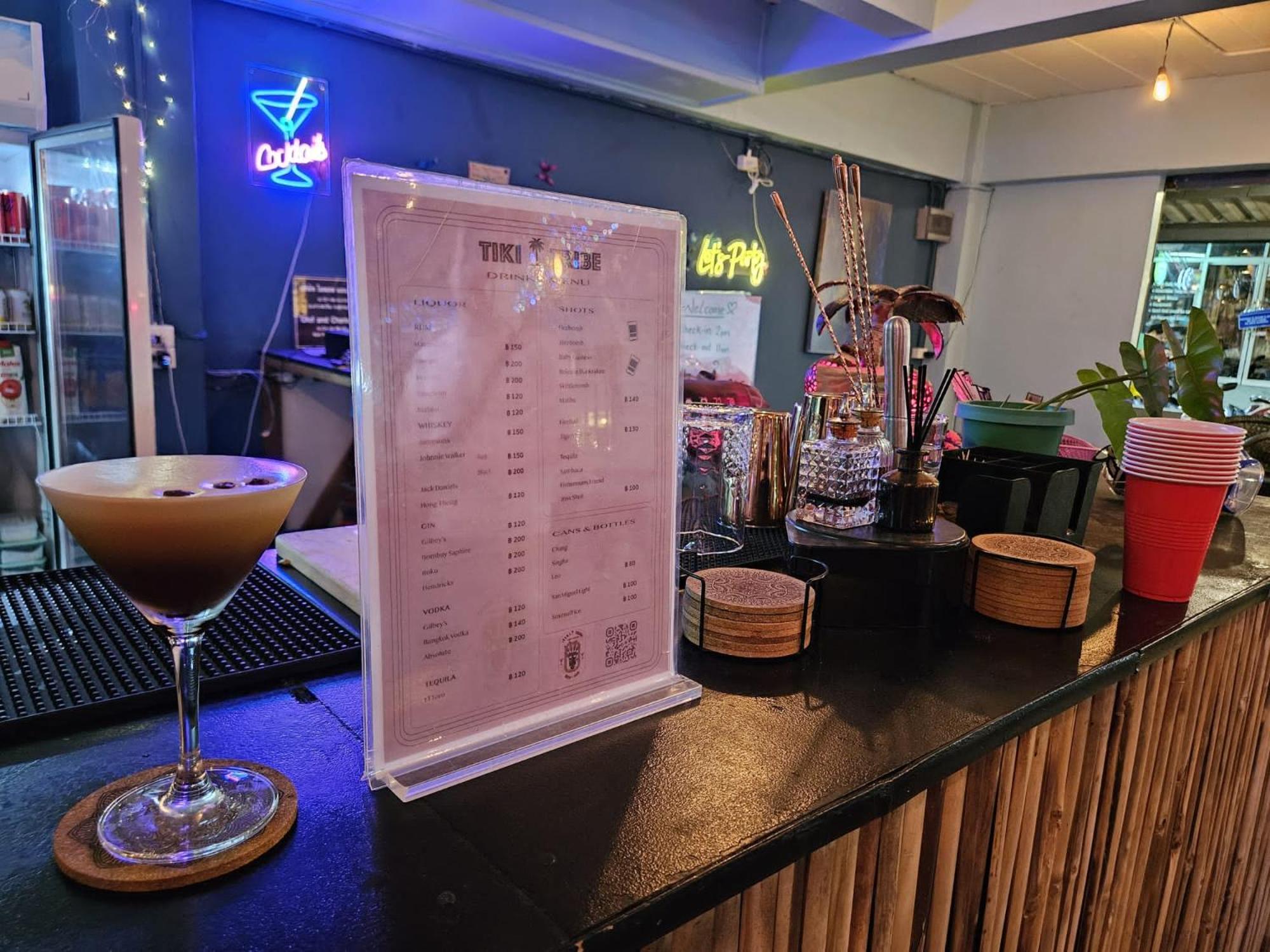 Tiki Tribe Bar & Hostel Тау Экстерьер фото
