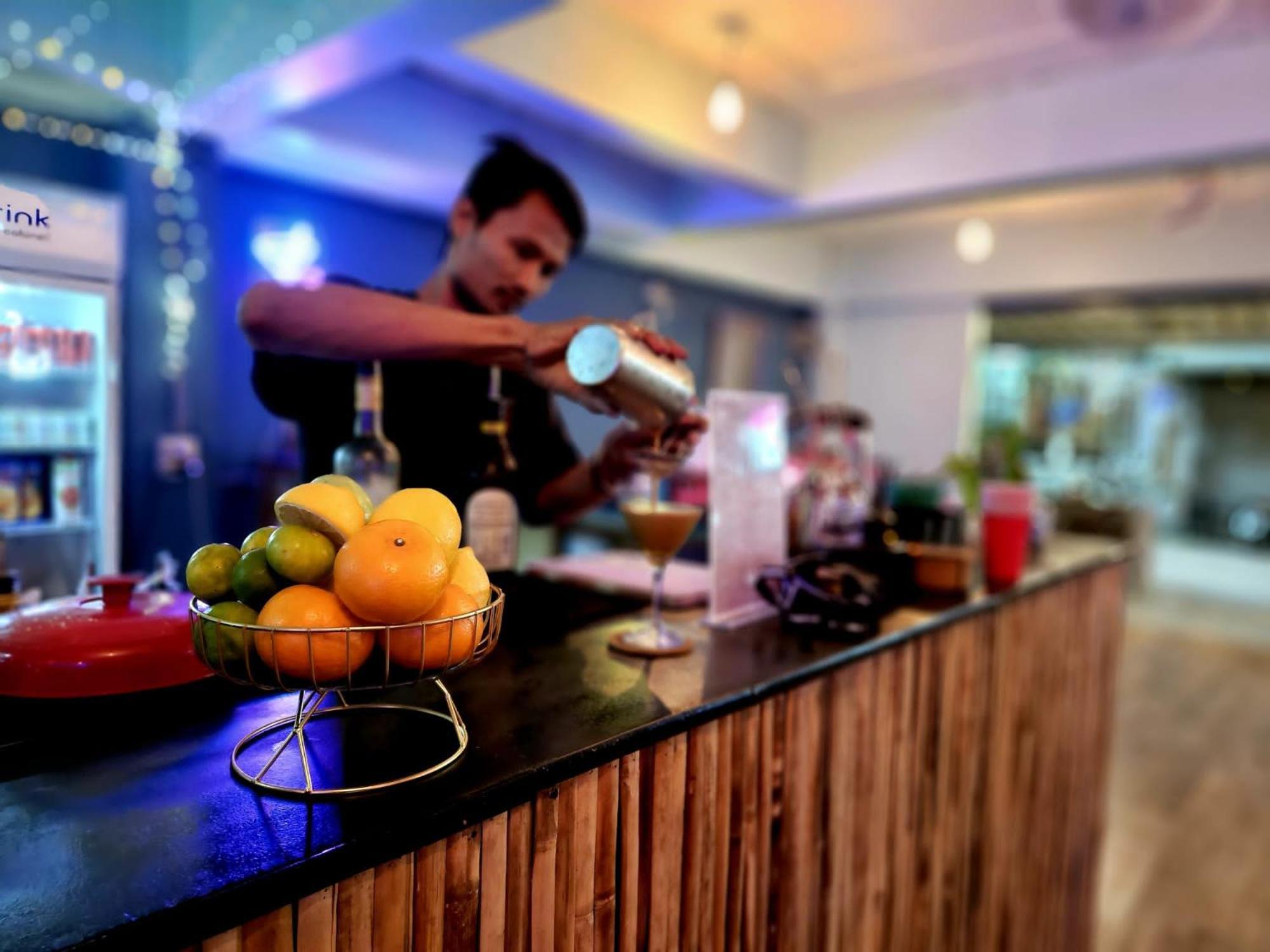 Tiki Tribe Bar & Hostel Тау Экстерьер фото