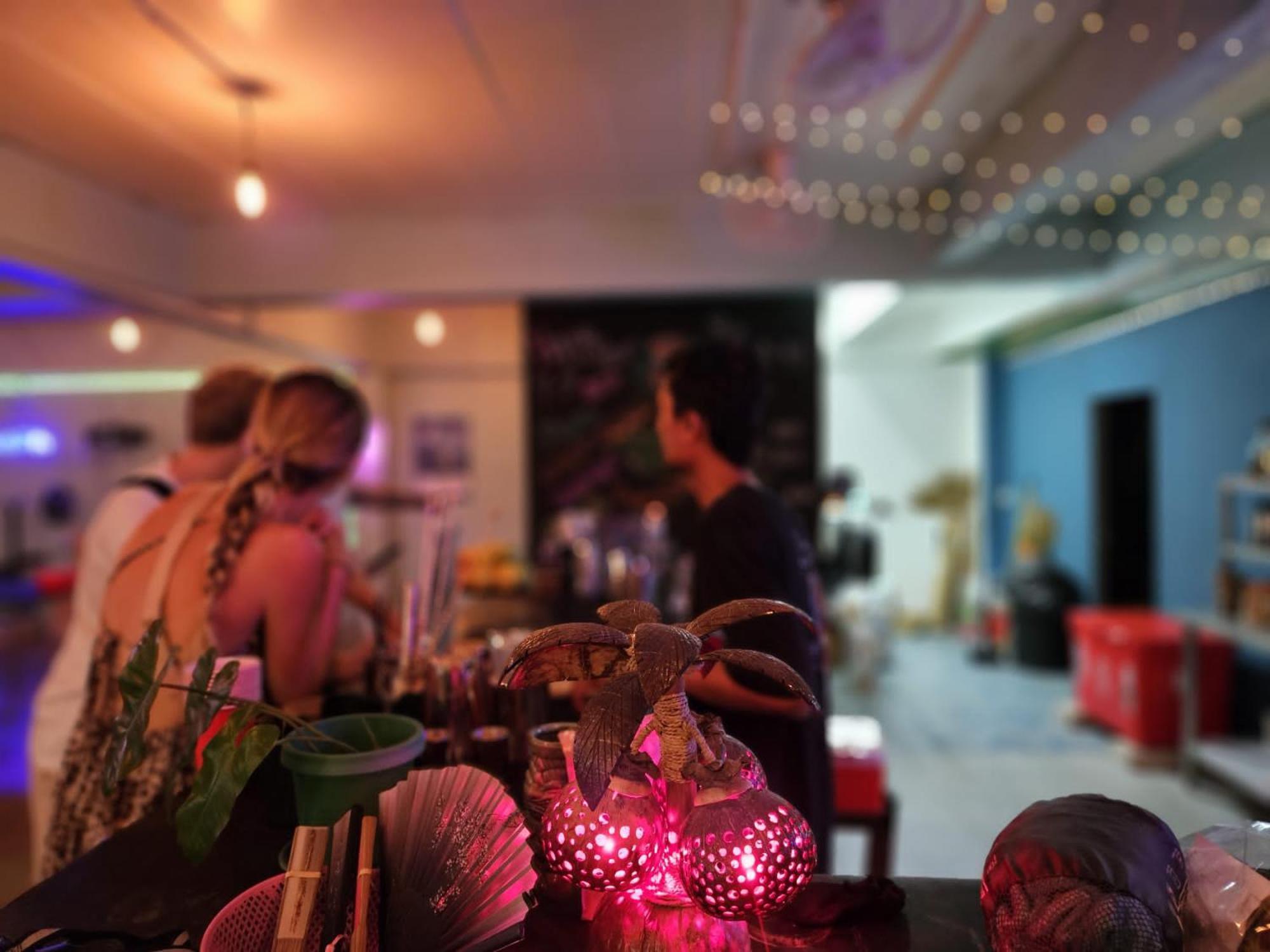 Tiki Tribe Bar & Hostel Тау Экстерьер фото