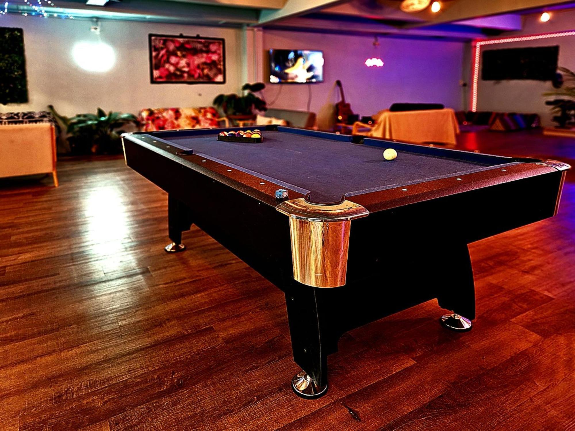 Tiki Tribe Bar & Hostel Тау Экстерьер фото