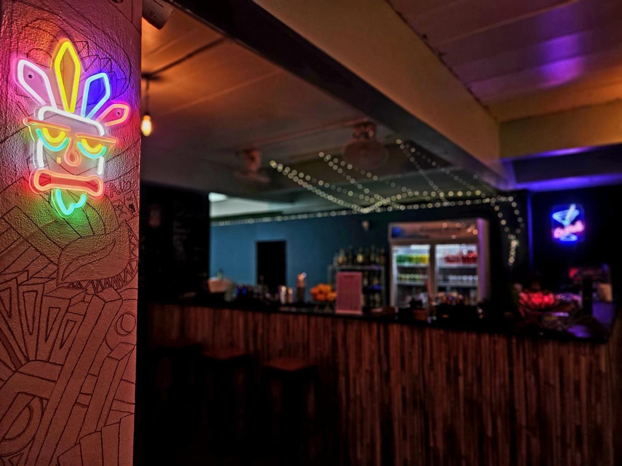 Tiki Tribe Bar & Hostel Тау Экстерьер фото