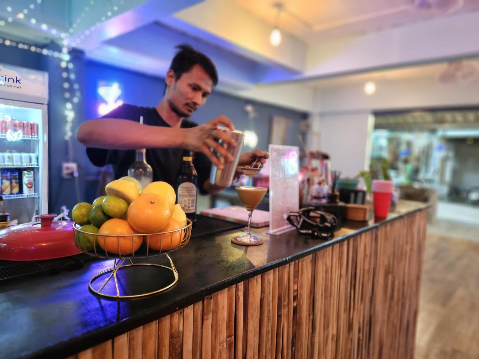 Tiki Tribe Bar & Hostel Тау Экстерьер фото