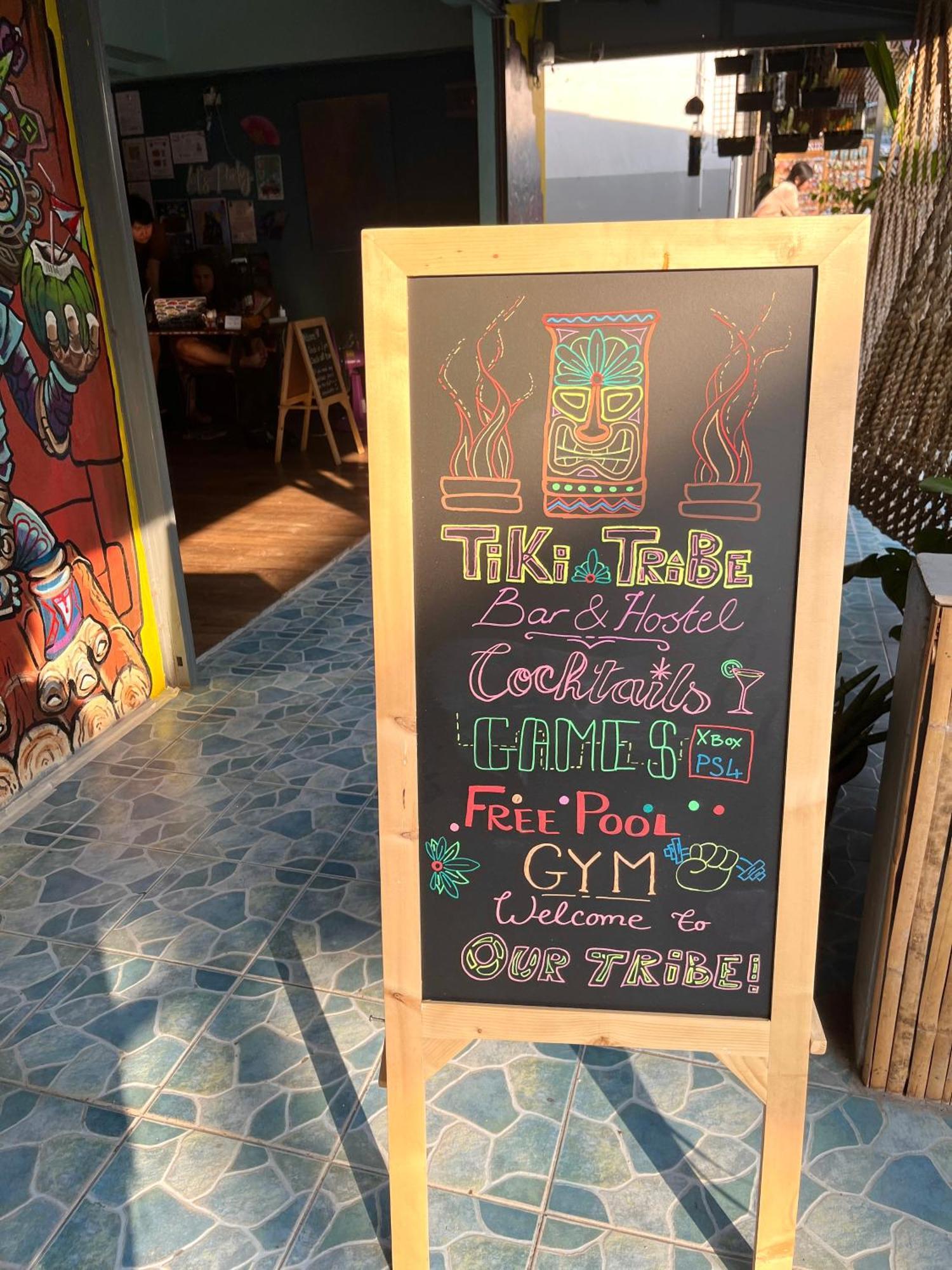 Tiki Tribe Bar & Hostel Тау Экстерьер фото