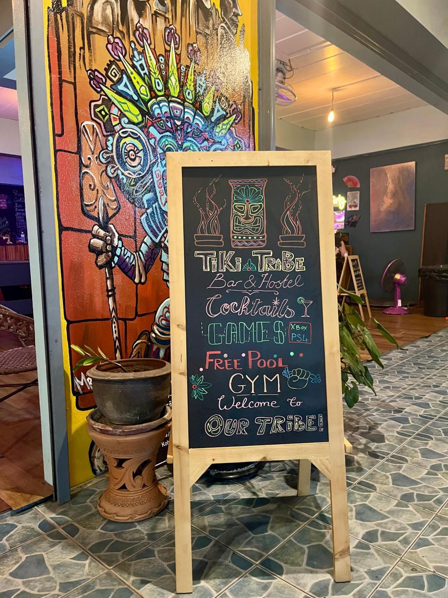 Tiki Tribe Bar & Hostel Тау Экстерьер фото