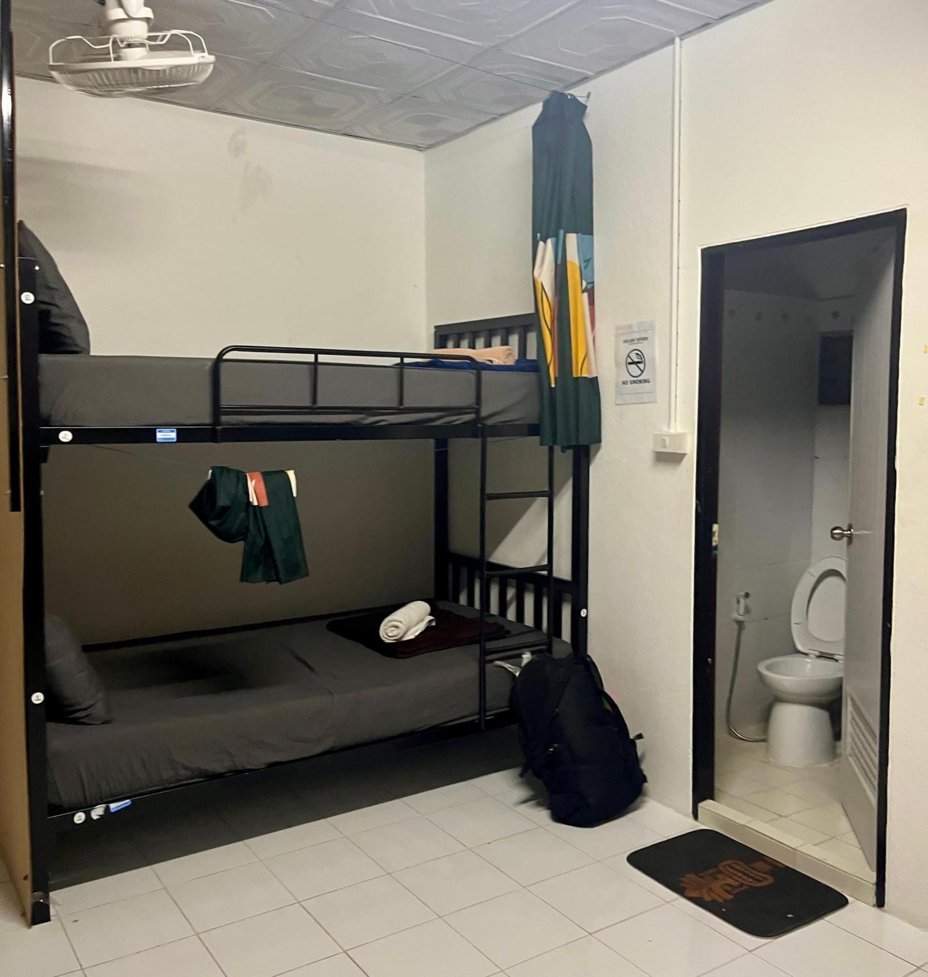 Tiki Tribe Bar & Hostel Тау Экстерьер фото